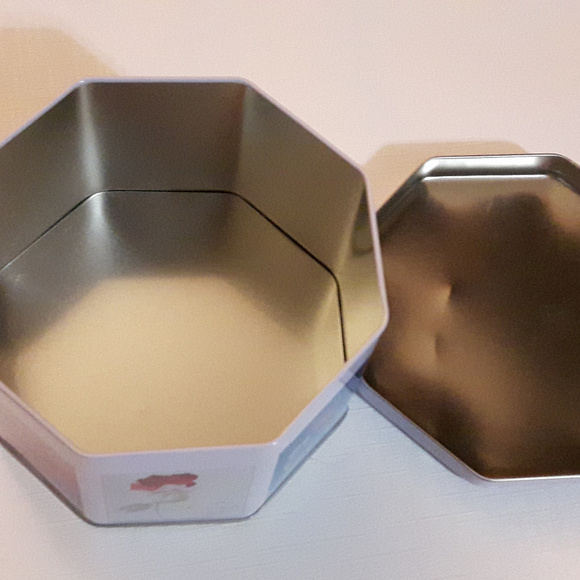 Lancome Paris Tin Make Up Table Decor - Picture 6 of 6